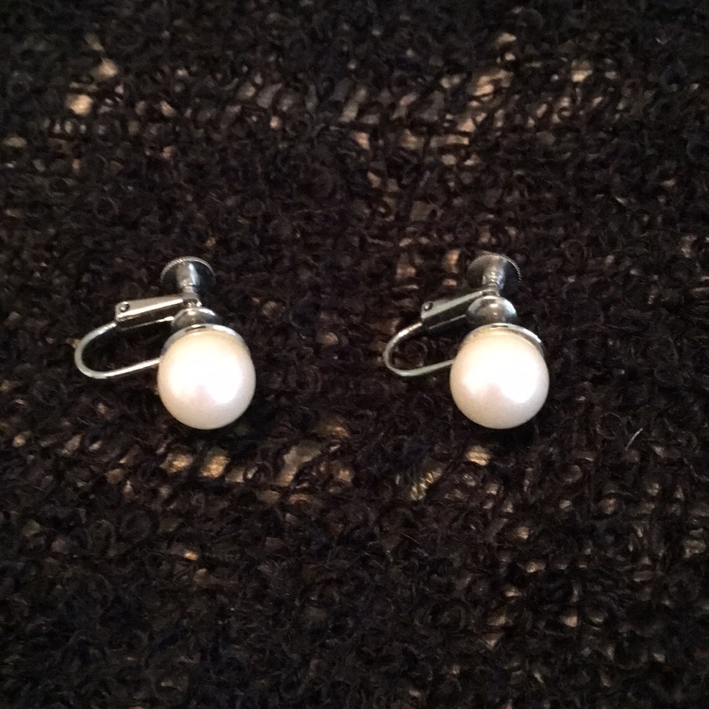 Screw back pearl earrings